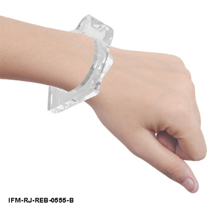 Bracelet géométrique en résine transparente fait à la main - Bracelet en résine épaisse moderne pour femme - Product Image 4