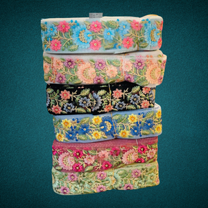 Dentelle brodée florale colorée élégante pour la mode, la décoration intérieure et les projets d'artisanat - Product Image 2