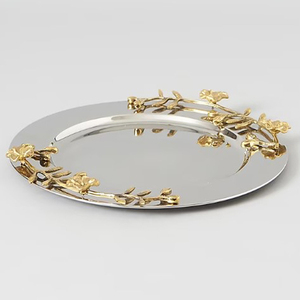 Elegante bandeja rectangular grande con acabado plateado y detalles florales, perfecta para fiestas, regalos y decoración de mesas. - Product Image 6