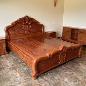Cadre de lit Queen traditionnel en bois massif avec finition en bois de rose pour meubles de maison - Product Image 1