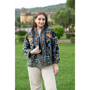 Veste en velours noir artisanale avec motif Suzani brodé, réversible en cuir suédé, grande taille, style bohème universitaire pour l'automne - Product Image 3