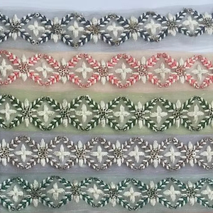 Traditionnel et luxueux 9 mètres. Sacs simples en dentelle faite à la main, motif papillon en filet, fleurs 3D brodées colorées, fabrication indienne - Product Image 3