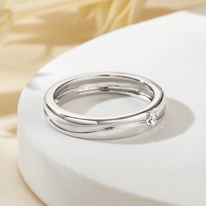 Anillo Jeulia Lines of Love con engaste de circonitas en forma de corazón - Anillo de boda de plata chapada en rodio para mujer - Product Image 5