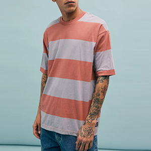 T-shirt rayé tendance pour homme - Durable, confortable et idéal pour les tenues décontractées et les looks branchés - Product Image 4