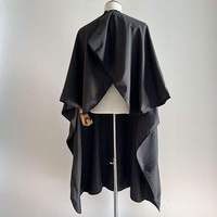 Cape de Coiffure Professionnelle en Nylon/Polyester de Qualité Supérieure, Écologique et Durable, avec Logo Personnalisé, Imperméable, pour Salon de Coiffure et Barbier (Vente en Gros)
