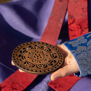 Posavasos de té de madera de azulejo de techo con patrón de flor de loto coreano diseño tradicional coreano para regalo - Product Image 1