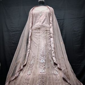 Lehenga Choli de Malla Bordada con Lentejuelas Pesadas, Falda de 3 m, Borde de Butti de 2.5 m, Dupatta de 1.2 m, Blusa para Fiestas de Verano e Invierno - Product Image 1