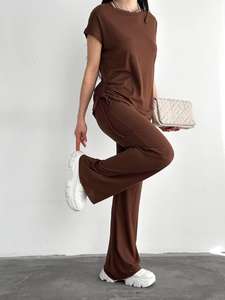 Conjunto informal de verano de dos piezas marrón personalizado para mujer Top de manga corta de punto de color sólido y pantalones de pierna ancha - Product Image 3