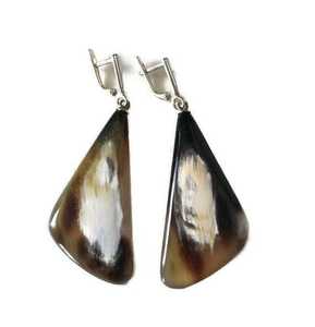 Ensemble de boucles d'oreilles en corne de buffle artisanales de qualité supérieure, style vintage exclusif pour mariage, couleur et taille personnalisables - Product Image 1