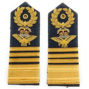 Épaulettes en franges de bullion d'or fabriquées avec soin sur les uniformes de cérémonie avec des épaulettes de haute qualité - Product Image 4