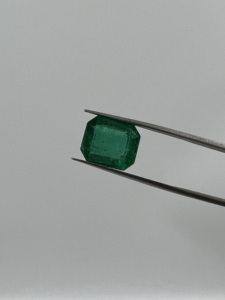 Corte zambiano natural de calidad rica fina de Grado Superior 4,81 quilates para la fabricación de joyas - Product Image 3