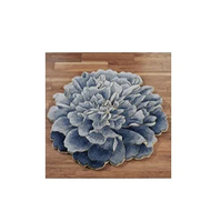 Modernes Design Handgefertigte Rutschfeste Blumenförmige Bestickte Fell- und Baumwoll-Großflächenteppiche von Shree Sai für Wohnzimmer