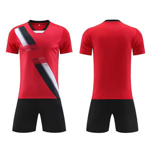 Ensemble de maillots et shorts de football en gros, personnalisable, respirant, en polyester, pour vêtements de sport pour hommes - Product Image 1