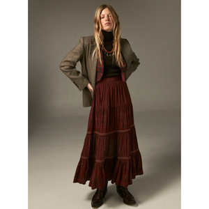 Falda Cruzada Josephine Chateaux Bordeaux, Falda Midi Cómoda y Transpirable con Tela de Nailon y Seda Bordada, Talla XS - Product Image 2