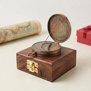 Brújula Náutica de Latón Hecha a Mano, Buscador de Dirección Tradicional para Navegación, Recuerdo de Viaje de Aventura para Exploradores - Product Image 1