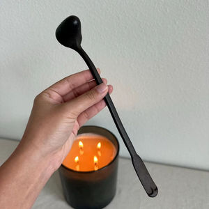 Apagavelas de Hierro Resistente para el Cuidado Diario de las Velas, con Mango Resistente y Control de Llama Seguro - Product Image 1