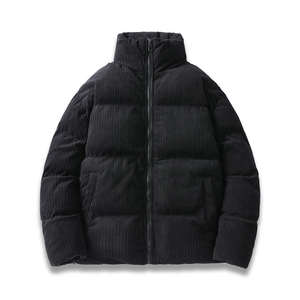 Manteau d'hiver en duvet personnalisé pour hommes, veste matelassée à capuche noire à fermeture éclair style punk en coton avec impression - Product Image 3