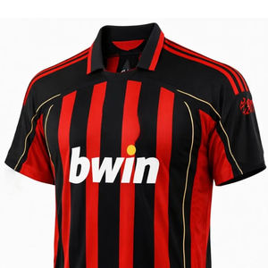 Maillot de football rétro thaïlandais de haute qualité pour adultes, haut à manches courtes en polyester, personnalisable avec les noms d'équipe, séchage rapide, par Ako - Product Image 3