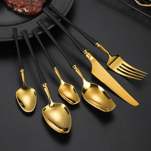 Elegante juego de cubiertos dorados de primera calidad, fabricado con acero inoxidable duradero, adecuado para las comidas diarias. - Product Image 6