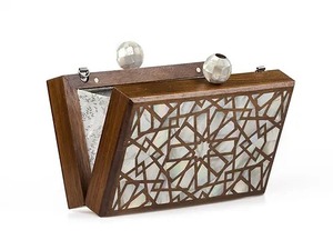 Incrustation de nacre faite à la main et pochette brodée Un cadeau de mariage personnalisé unique pour les mariées arabes - Product Image 6