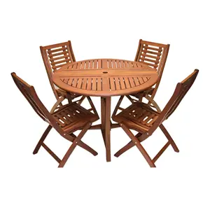 Ess-Set Stühle und Tisch aus Massivholz Braun Farbe Hochwertige Gartenmöbel für Gartenmöbel und Restaurant