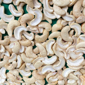 Vente flash Noix de cajou brutes de qualité SANTIGO W180 Vietnam 22,68 kg/sac Prix raisonnable - Product Image 1