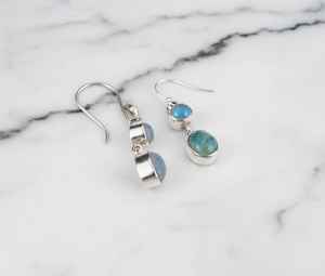 Boucles d'oreilles clous en labradorite et pierre de lune, plaquées or, en argent sterling, jolies boucles d'oreilles doubles pendantes, bijoux faits à la main pour femmes, pour les fêtes - Product Image 4