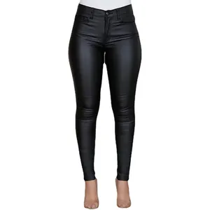 Pantalones de cuero impermeables de cuero cosidos para mujer, piernas ajustadas decoradas con pantalones con aberturas y cremallera - Product Image 1