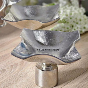 Fancy Standing Reno Head Indian Gold Cuencos para servir Tazones de sopa de lujo Tazón de textura martillada Dorado - Product Image 4