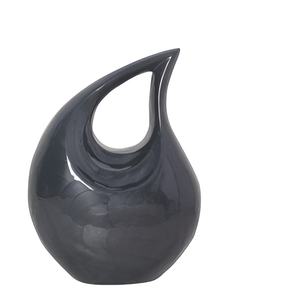 Urnas clásicas de lágrima de cremación para adultos de Metal de aluminio a precios bajos con urna funeraria grabada a mano India 2024 - Product Image 1