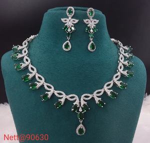 Magnifique ensemble de bijoux AD pour femmes Collier et boucles d'oreilles élégants Parfait pour les tenues traditionnelles et les événements festifs - Product Image 5