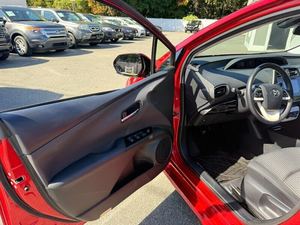 CLEAN 2017 À-yo-ta P_rius Two Eco FWD - Product Image 3