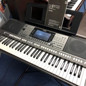 Prix réduit pour PSR S970 - S975 - Clavier de piano numérique avec haut-parleurs, livraison rapide, interface MIDI, fonctionnalités - Product Image 1