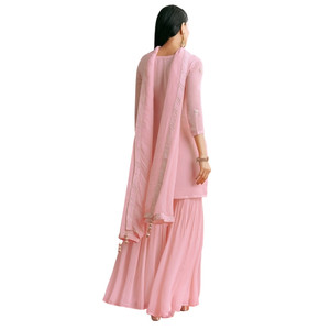 ชุดคุर्ตา ชาราร่า ผ้าจอร์เจตต์สีชมพูอ่อน พร้อมผ้าคลุมไหล่ผ้าออร์แกนซ่า ประดับด้วยงานปักมุก สำหรับงานแต่งงาน งานเลี้ยง และรับสั่งตัดตามแบบชาติพันธุ์ - Product Image 3