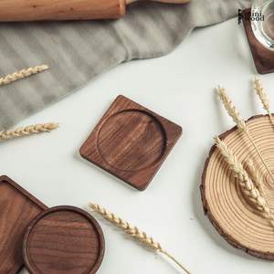 Ensemble de dessous-de-verre en bois design pour les réceptions à domicile, protégeant les tables tout en ajoutant un charme décoratif - Product Image 4