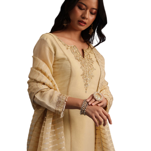 Beige bordado Kurta Palazzo con Dupatta, venta al por mayor de Ropa Étnica para mujer, proveedor de fábrica de ropa OEM, traje de fiesta personalizado - Product Image 4