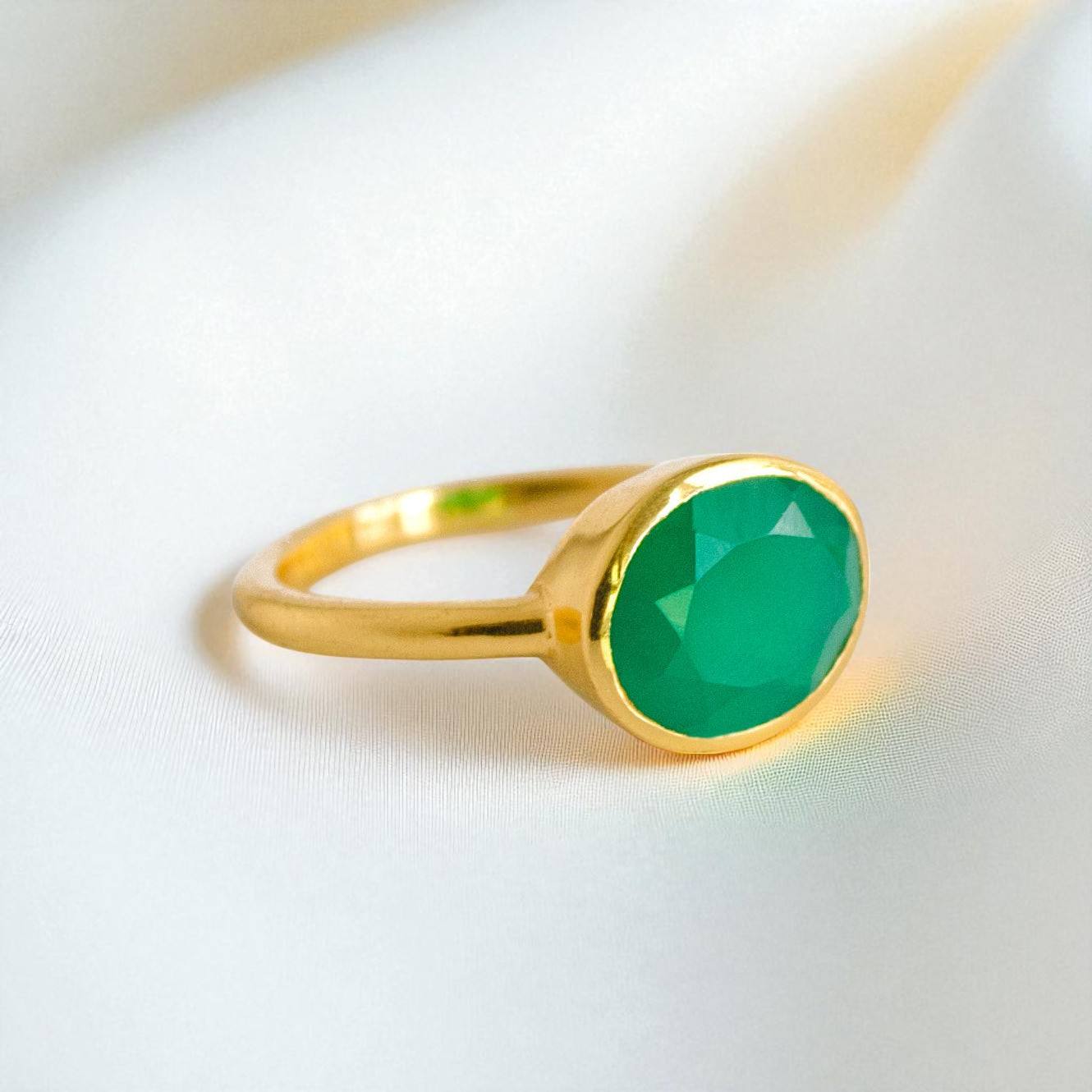 สีเขียวโอนิกซ์สีทอง