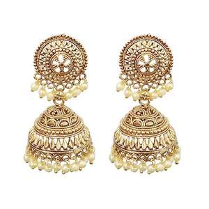 Kriaa Boucles d'oreilles Jhumki en perles plaquées or 1307640 Bijoux en perles élégants et élégants - Product Image 1