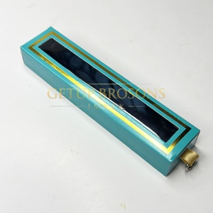 Caja personalizada de una sola ranura con un interior de espuma segura para pinzas, disponible en cada color, con logotipo personalizado en el empaque. - Product Image 5