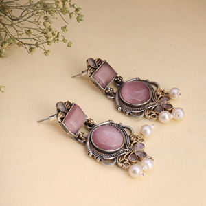 Pendientes de Piedra Rosa con Motivo de Ganado y Piedras Multicolores Oxidadas, Regalo para Ella - Product Image 3