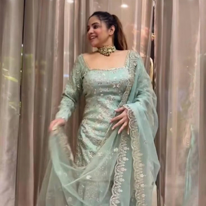 Presentando nuevo diseñador Faux Georgette Heavy Sequence bordado trabajo Top y Sharara con borde de encaje de cuatro lados Dupatta - Product Image 1