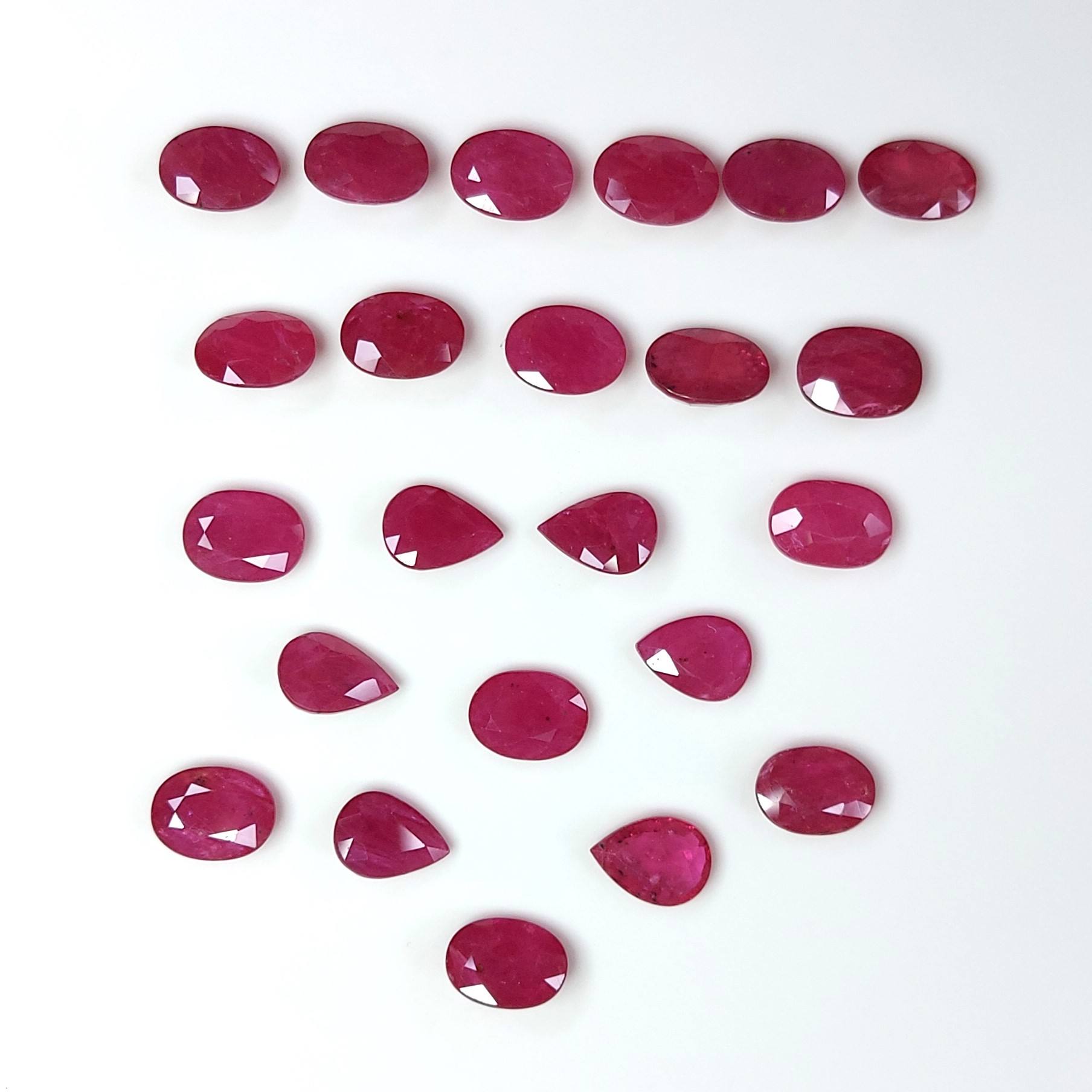 สีชมพูแดง