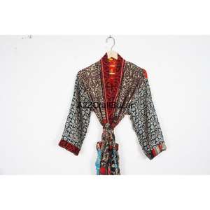 Robe kimono pour femme en soie pure à 100%, élégante, respirante, longueur totale, fermeture à cordon, avec tissu sari indien - Product Image 2