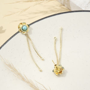 Pendientes de Flores de Latón Chapado en Oro con Piedra Turquesa |   Joyería Minimalista Hecha a Mano con Borlas Largas para Mujer - Product Image 2
