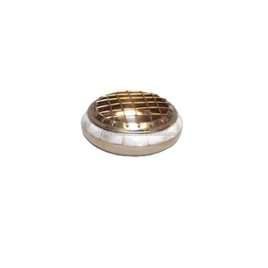 Quemador de incienso de resina y carbón Kalavastu hecho a mano para decoración del hogar con nácar, de latón, aroma para todas las estaciones - Product Image 3