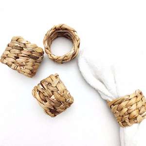 แหวนผ้าเช็ดปากงานแต่งงานทำมือจากวัสดุหวายและดอกไม้ประดิษฐ์สำหรับงานเลี้ยงอาหารค่ำ - Product Image 4