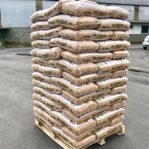 Granulés de bois de pin ENplus A1 de qualité supérieure, approvisionnement en vrac, écologiques, forte puissance calorifique, faible teneur en cendres (0,5%), 4600J de calories, diamètre 6-10mm - Product Image 1