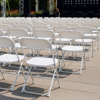 Chaise pliante en plastique empilable Fournisseur de vente en gros de sièges de conférence pour événement, mariage, banquet