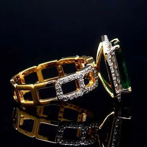 Anillo de diamante completo de circón redondo geométrico de moda para mujer, regalo de fiesta de boda o cumpleaños de latón elegante - Product Image 6