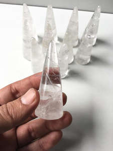 Anillo de Cuarzo Natural Transparente |   Soporte de Cono para Anillo de Cristal |   Exhibidor de Joyería de Piedras Preciosas Pulidas - Product Image 2